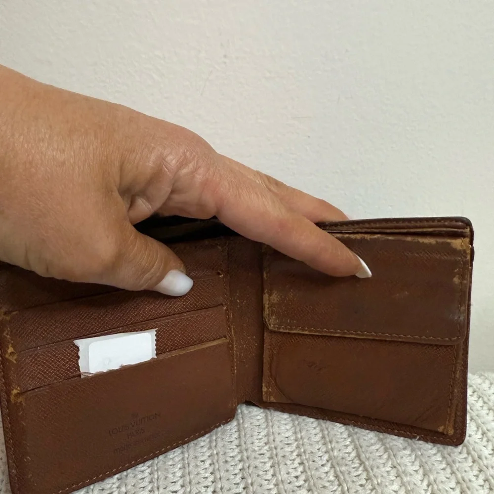 Louis Vuitton Men's monogram canvas and Leather Bi-Fold Wallet - project